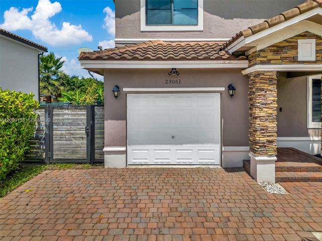 23061 SW 114th Path, Miami, FL 33170