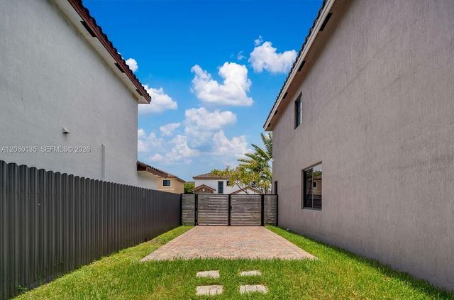 23061 SW 114th Path, Miami, FL 33170
