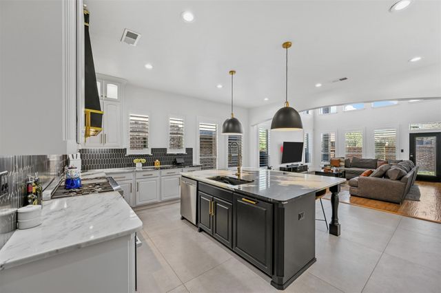 1244 Grant Avenue, Lantana, TX 76226