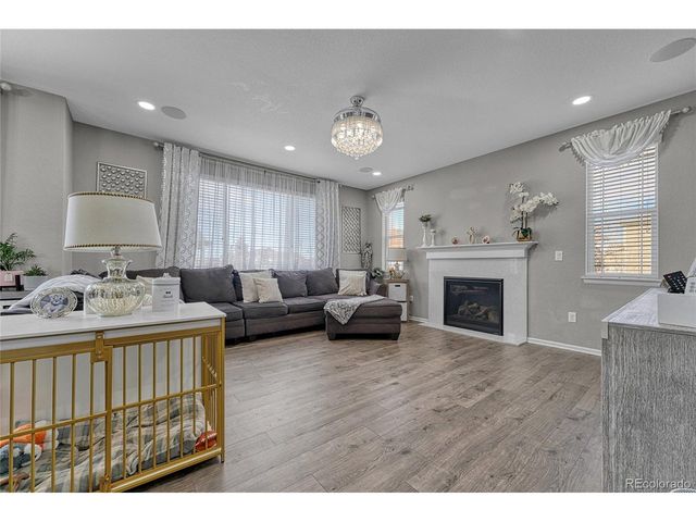 33 N Jamestown Way, Aurora, CO 80018