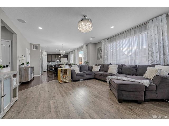 33 N Jamestown Way, Aurora, CO 80018