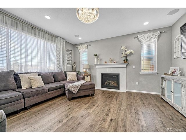 33 N Jamestown Way, Aurora, CO 80018