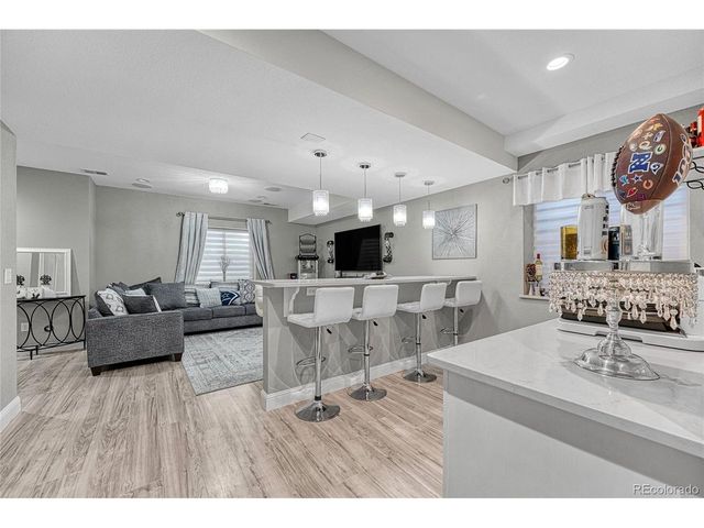 33 N Jamestown Way, Aurora, CO 80018