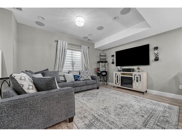 33 N Jamestown Way, Aurora, CO 80018