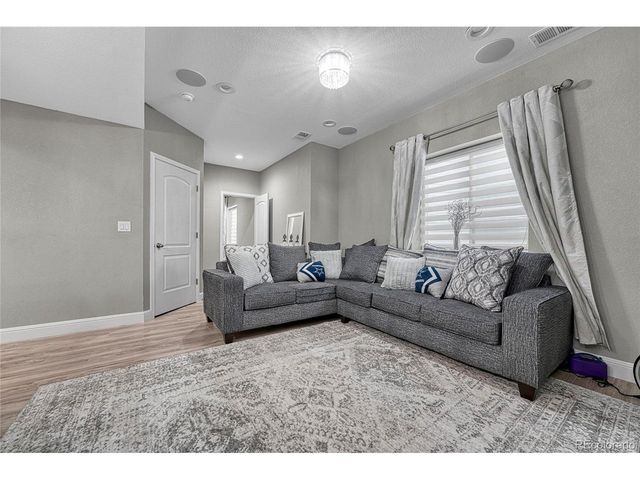 33 N Jamestown Way, Aurora, CO 80018