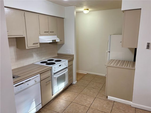 4327 Belmont Drive, Clay, NY 13090