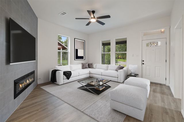 707 W 7th ST, Taylor, TX 76574