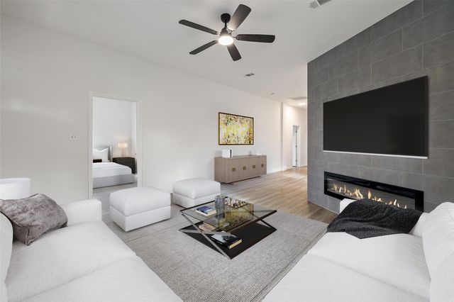 707 W 7th ST, Taylor, TX 76574