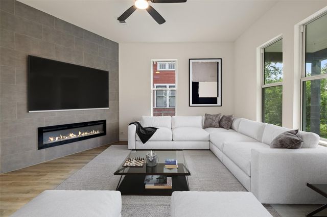 707 W 7th ST, Taylor, TX 76574