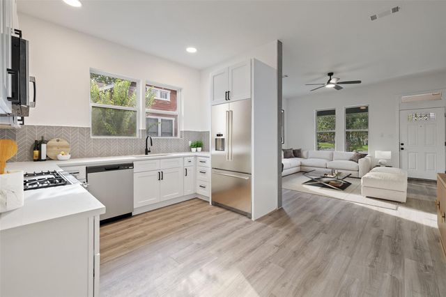 707 W 7th ST, Taylor, TX 76574