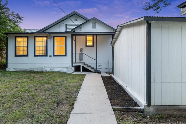 707 W 7th ST, Taylor, TX 76574