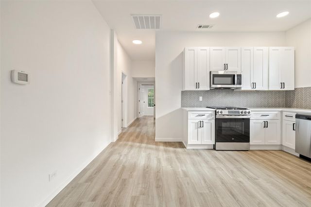 707 W 7th ST, Taylor, TX 76574