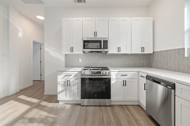 707 W 7th ST, Taylor, TX 76574