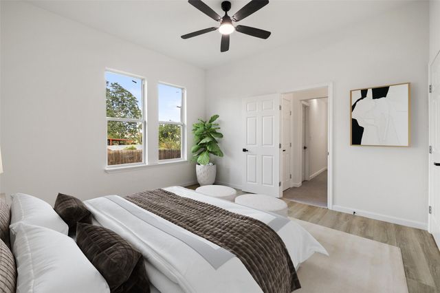 707 W 7th ST, Taylor, TX 76574