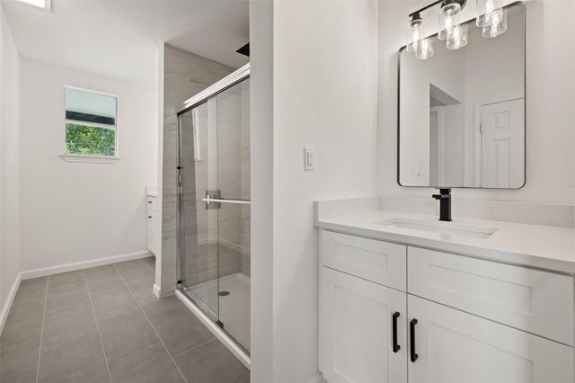 707 W 7th ST, Taylor, TX 76574