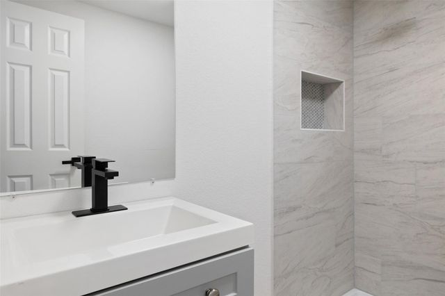 707 W 7th ST, Taylor, TX 76574