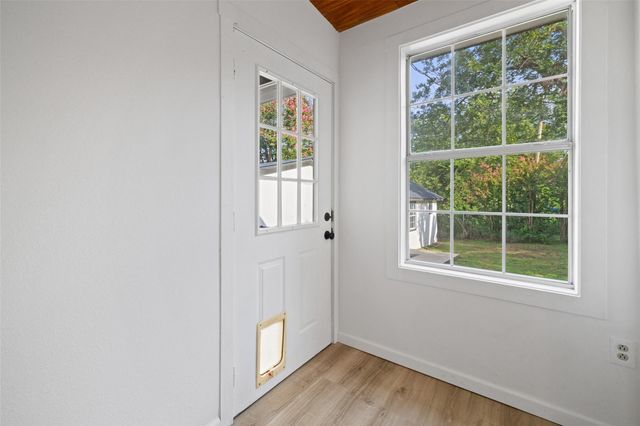 707 W 7th ST, Taylor, TX 76574