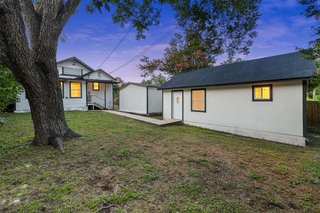 707 W 7th ST, Taylor, TX 76574