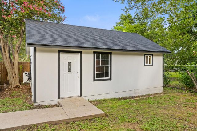 707 W 7th ST, Taylor, TX 76574