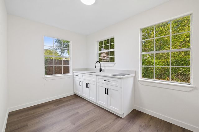 707 W 7th ST, Taylor, TX 76574