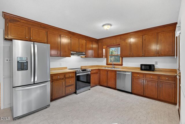 905 Pond Street, Clayton, NC 27520