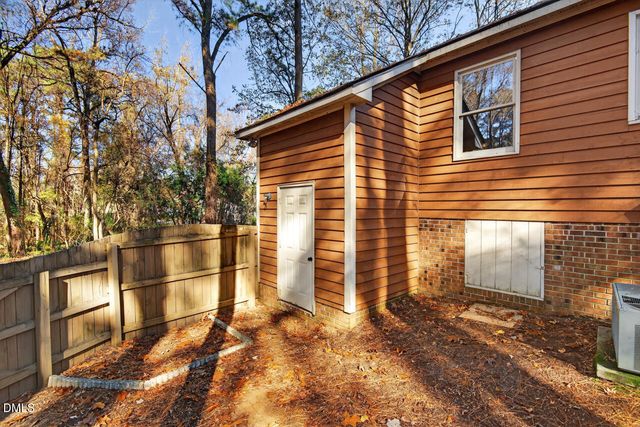 905 Pond Street, Clayton, NC 27520