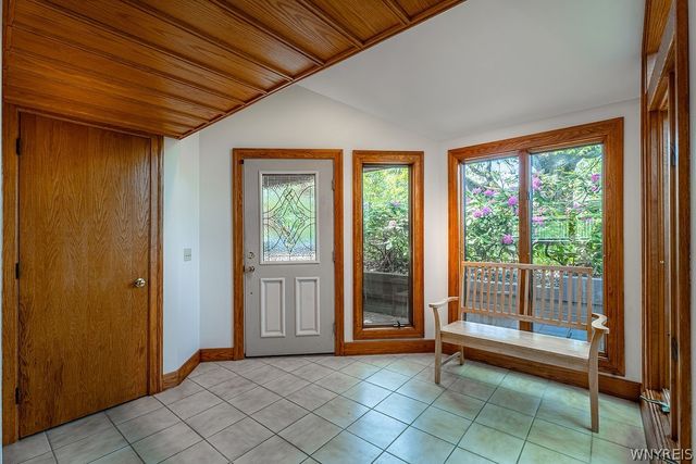 6787 Chestnut Ridge Road, Orchard Park, NY 14127