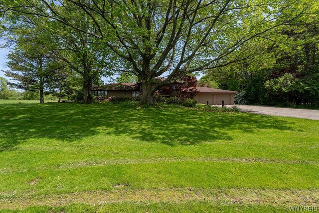 6787 Chestnut Ridge Road, Orchard Park, NY 14127