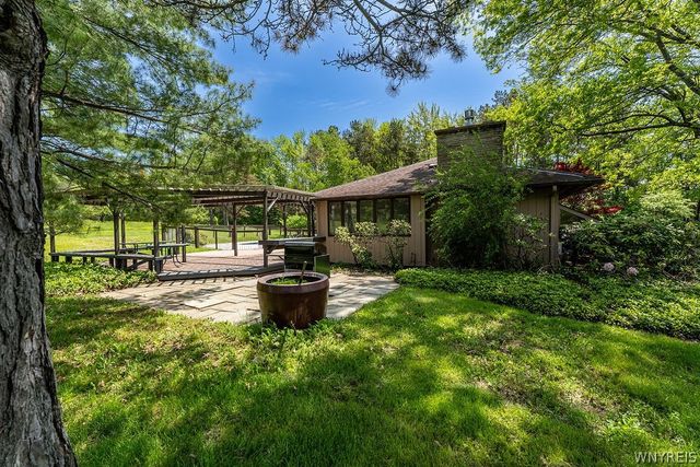 6787 Chestnut Ridge Road, Orchard Park, NY 14127