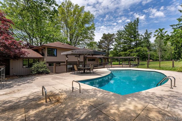6787 Chestnut Ridge Road, Orchard Park, NY 14127