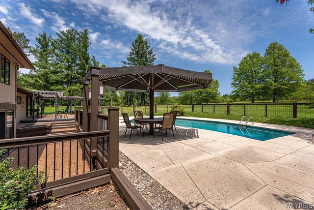 6787 Chestnut Ridge Road, Orchard Park, NY 14127