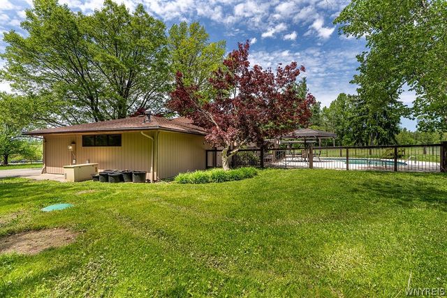 6787 Chestnut Ridge Road, Orchard Park, NY 14127