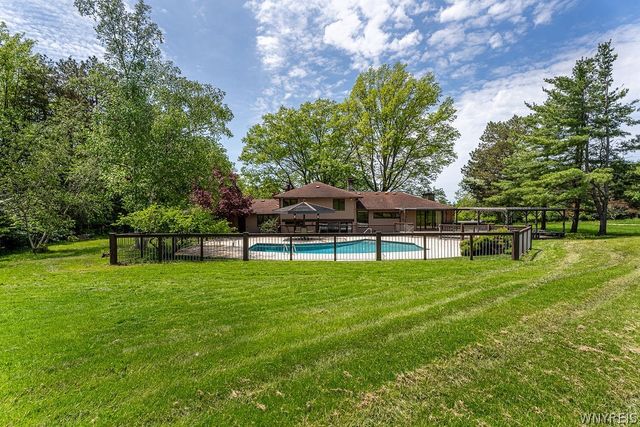6787 Chestnut Ridge Road, Orchard Park, NY 14127