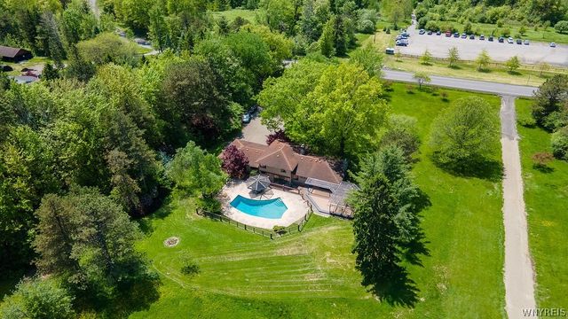 6787 Chestnut Ridge Road, Orchard Park, NY 14127