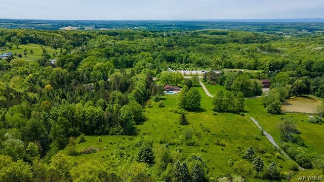 6787 Chestnut Ridge Road, Orchard Park, NY 14127