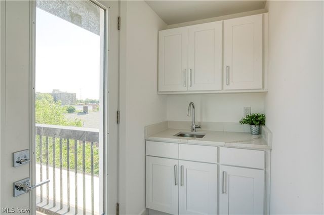 1367 W 74th Street, Cleveland, OH 44102