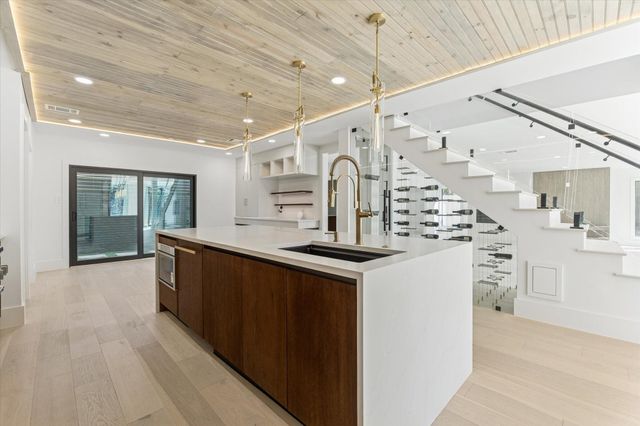 13 Tiel Way, Houston, TX 77019