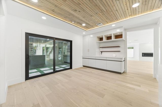 13 Tiel Way, Houston, TX 77019