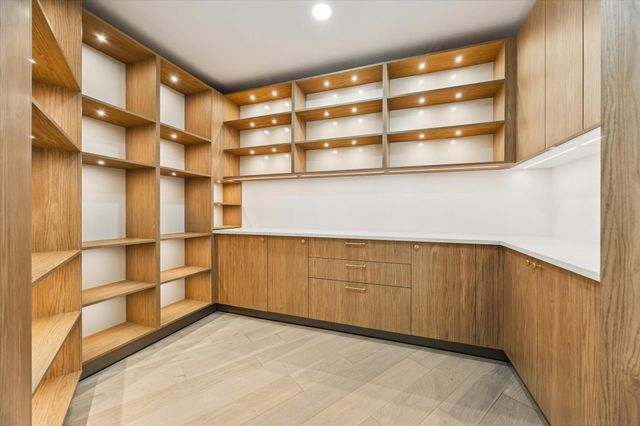 13 Tiel Way, Houston, TX 77019