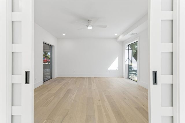 13 Tiel Way, Houston, TX 77019