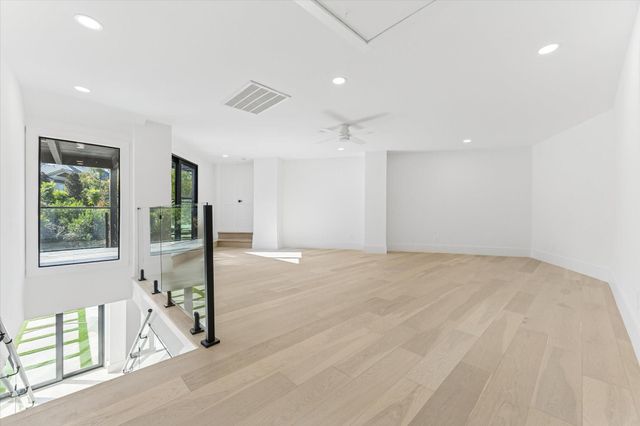 13 Tiel Way, Houston, TX 77019