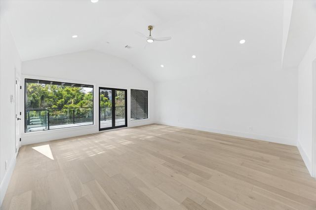 13 Tiel Way, Houston, TX 77019