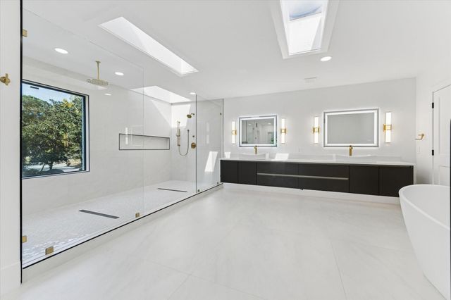 13 Tiel Way, Houston, TX 77019