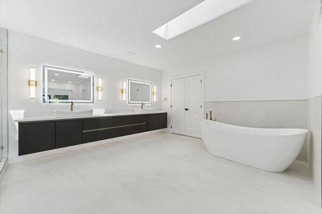 13 Tiel Way, Houston, TX 77019