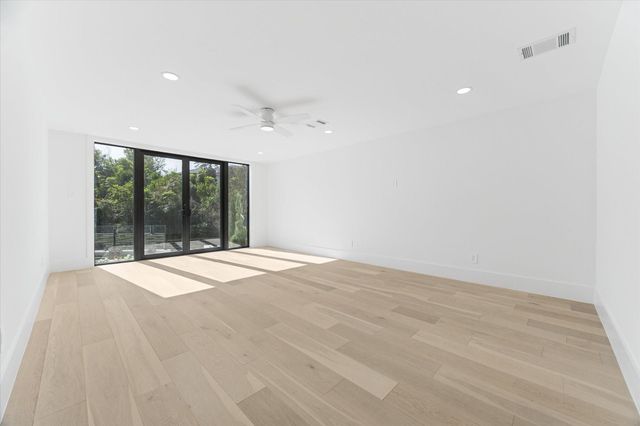 13 Tiel Way, Houston, TX 77019