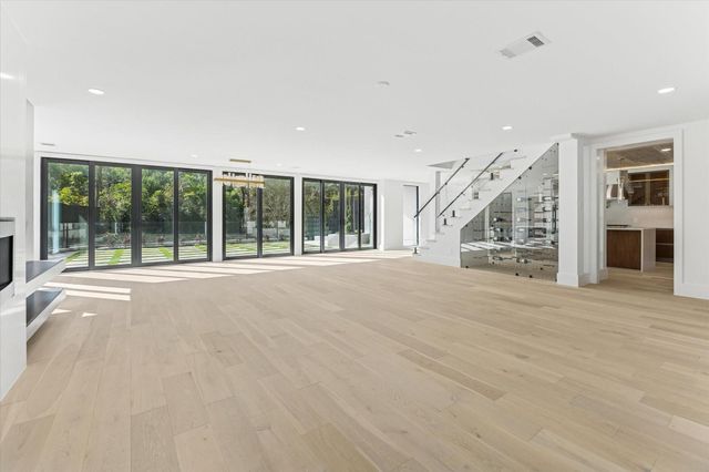 13 Tiel Way, Houston, TX 77019