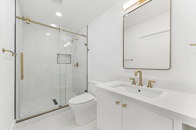 13 Tiel Way, Houston, TX 77019