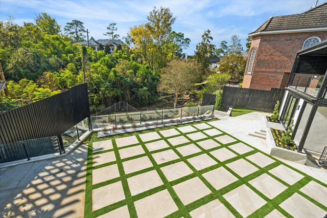 13 Tiel Way, Houston, TX 77019