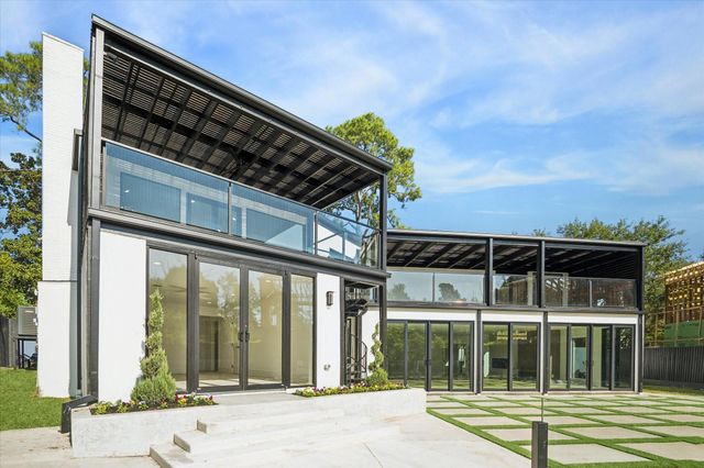 13 Tiel Way, Houston, TX 77019