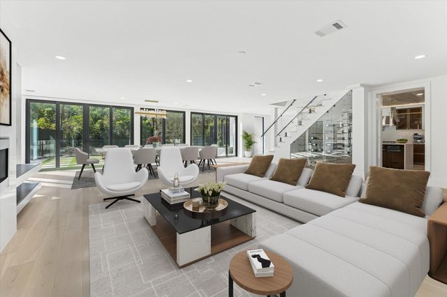 13 Tiel Way, Houston, TX 77019